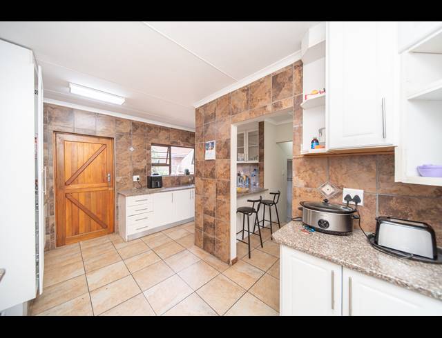 4 BEDROOM HOUSE FOR SALE IN DORCHESTER HEIGHTS